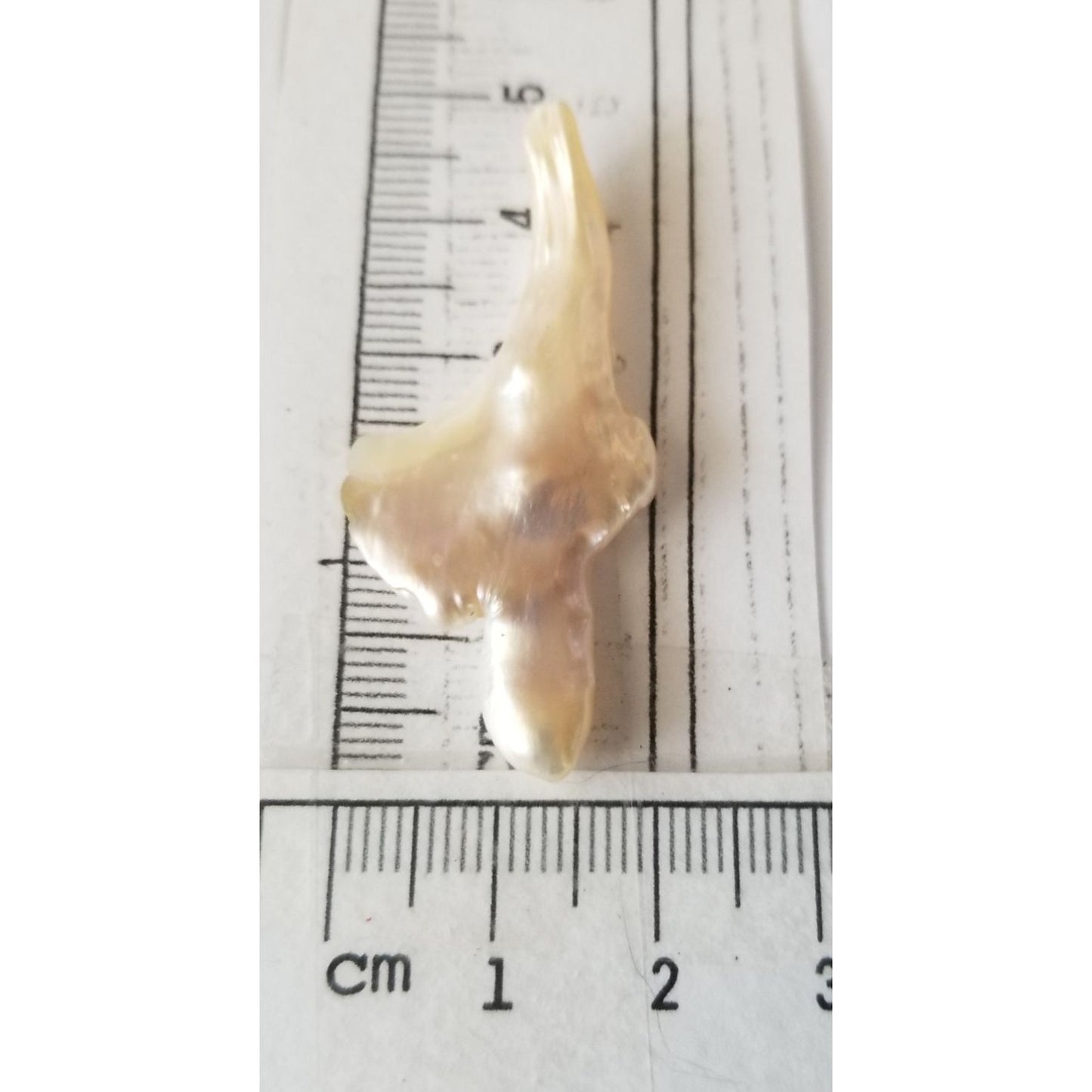 Loose Baroque Look like Sward  Freshwater Keshi 19 ct  38 gr  5 cm  x 2.5  cm