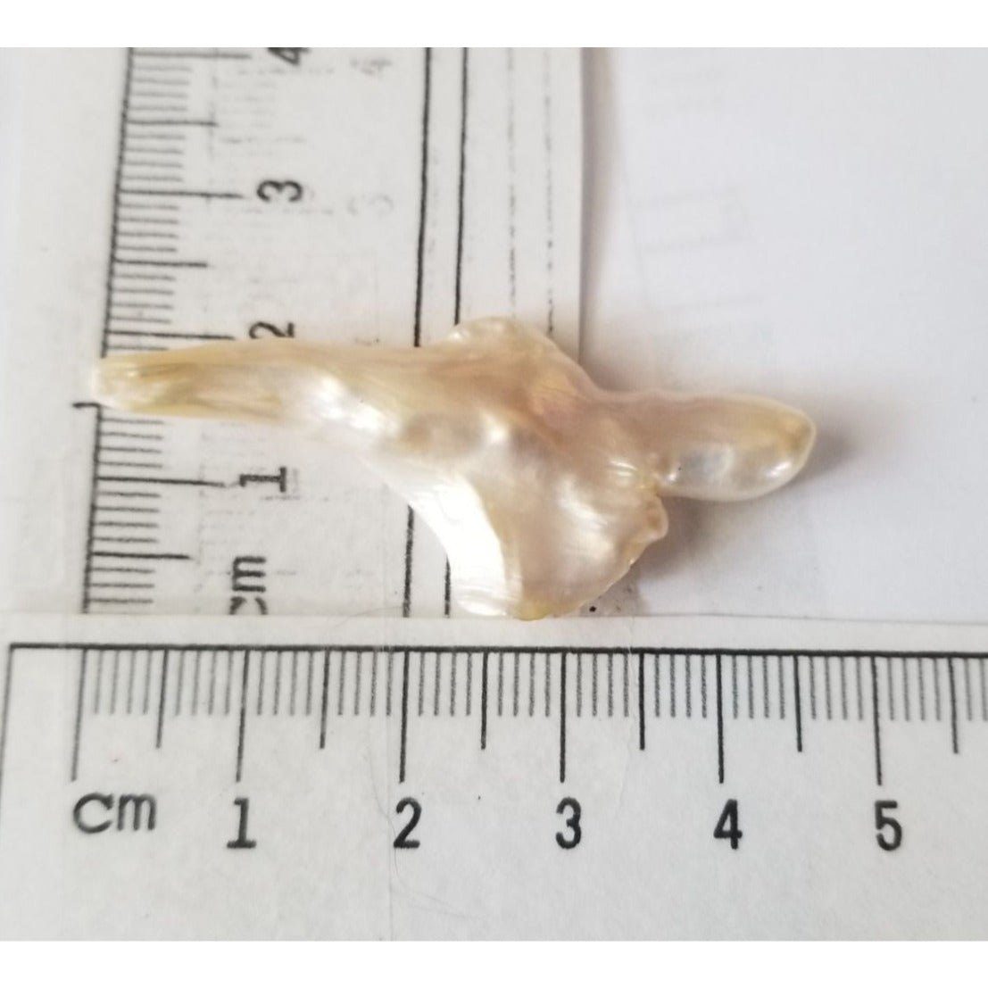 Loose Baroque Look like Sward  Freshwater Keshi 19 ct  38 gr  5 cm  x 2.5  cm
