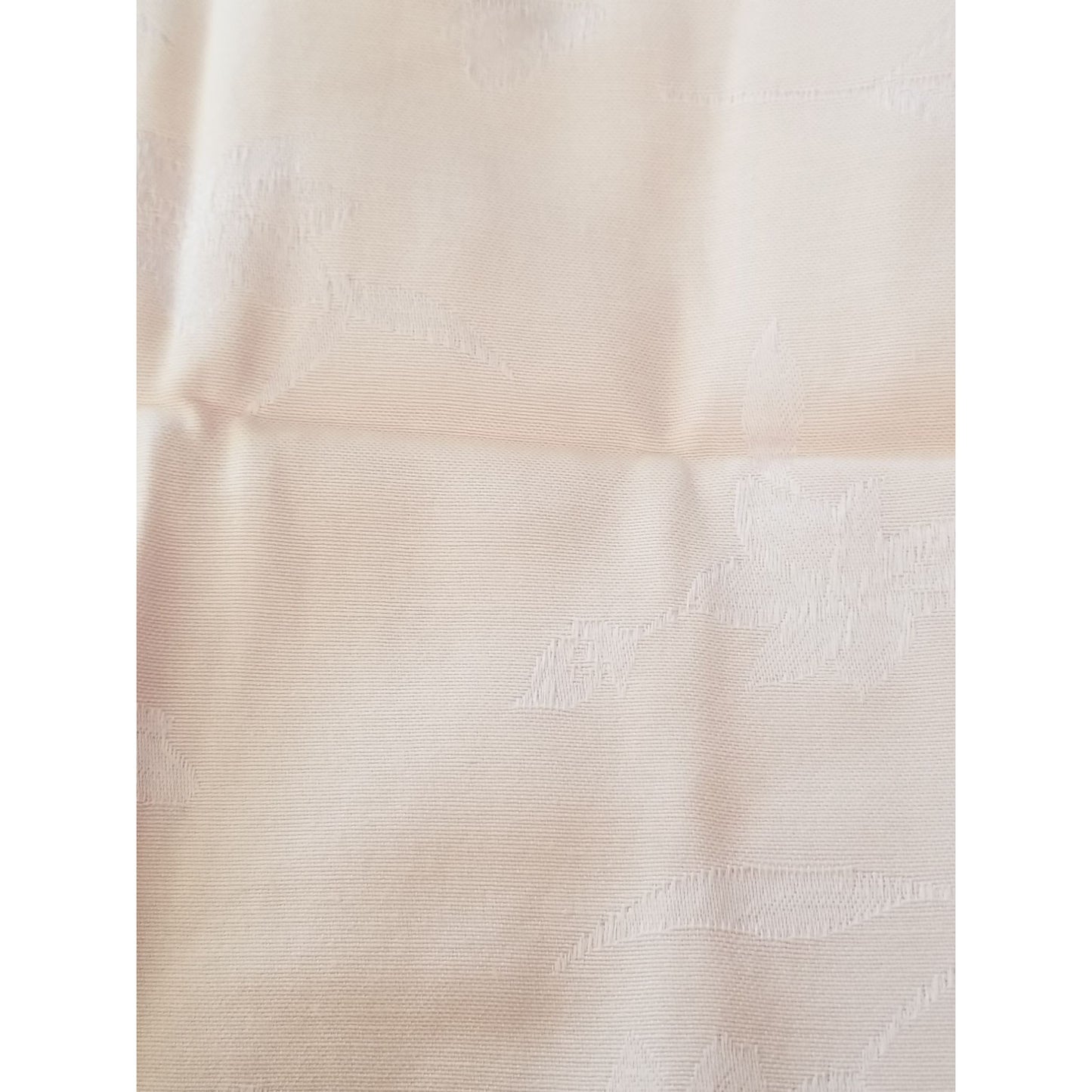 Napkins Cloth Spring Meadow Damask set of 4  Size 17" x 17"  52% Cotton 48 % Polyester