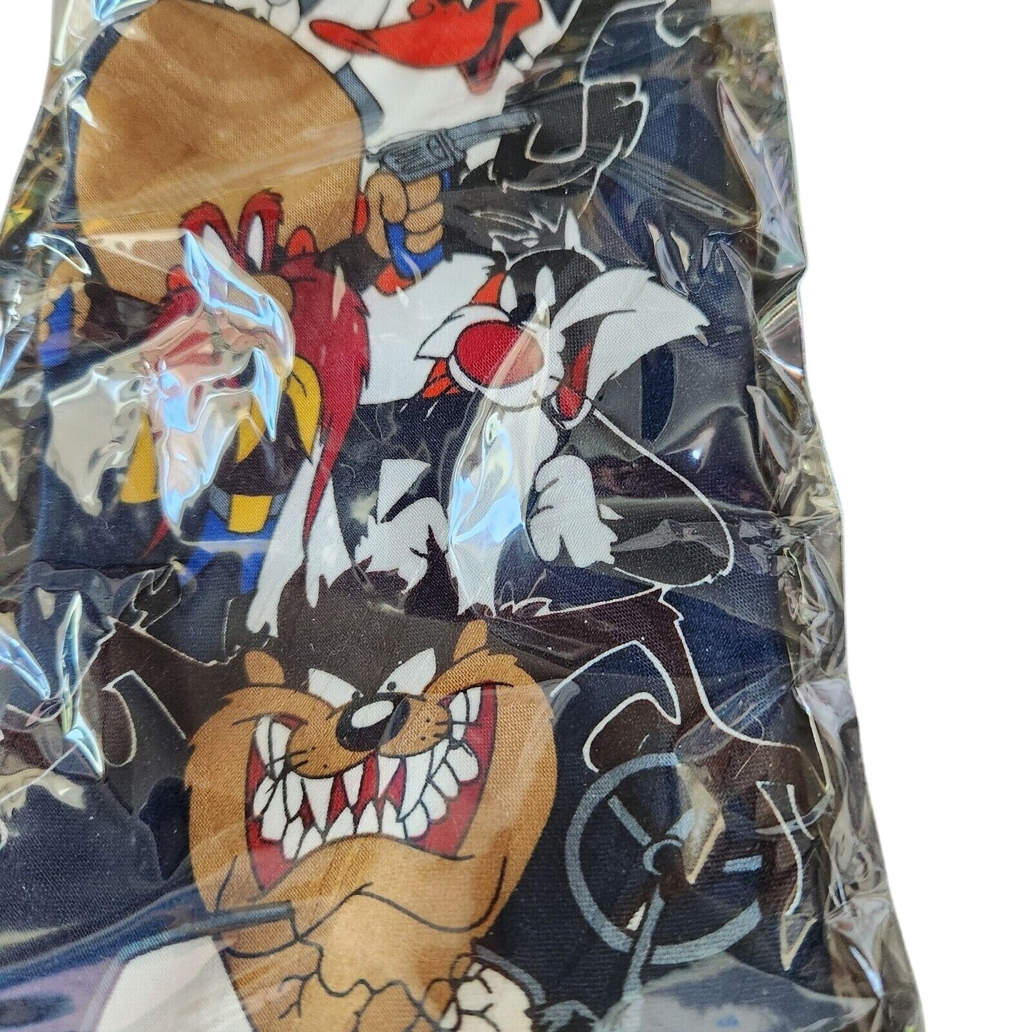 Tie Looney Tunes  1993 Taz Driving a Red Car Sylvester Bugs Sam Tweety  60" x 4"
