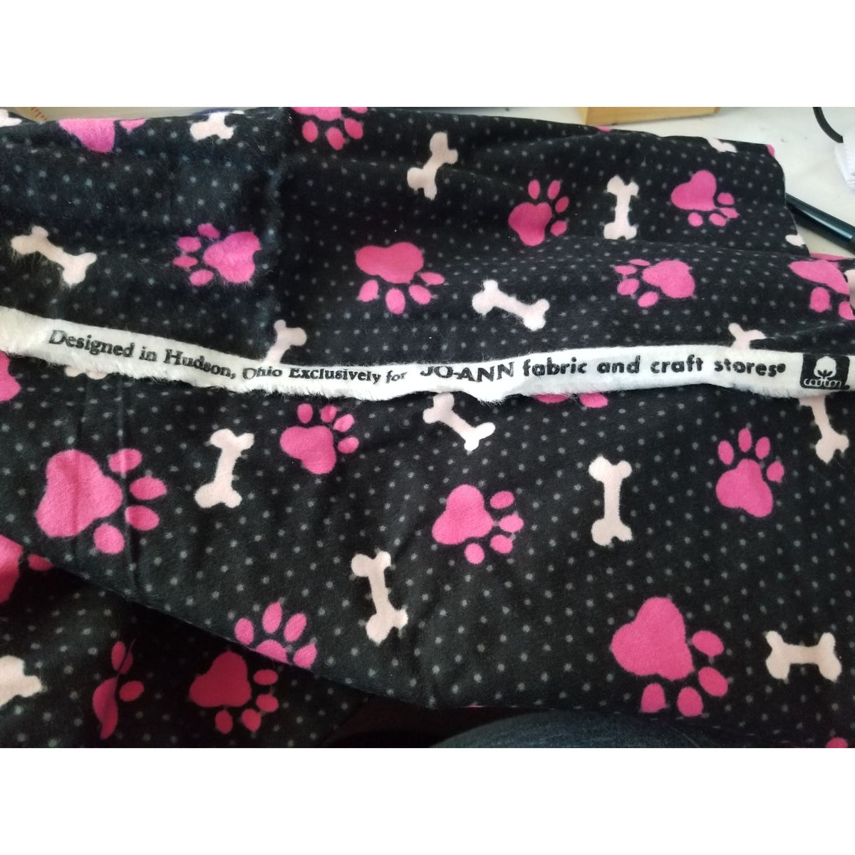 Material  Black Paw Prints Bones Dots   42" x 36"   Flannel 1 Yrd Craft Clothing  Joann