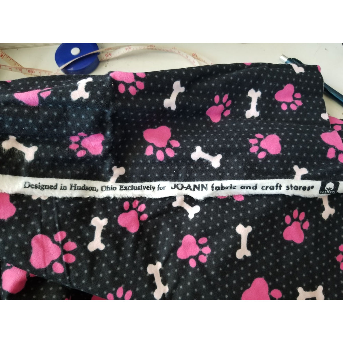 Material  Black Paw Prints Bones Dots   42" x 36"   Flannel 1 Yrd Craft Clothing  Joann