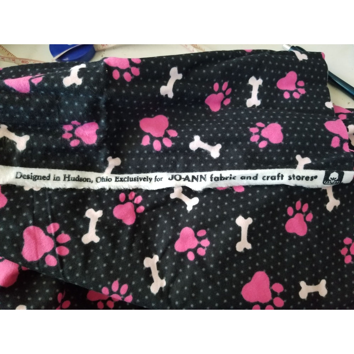 Material  Black Paw Prints Bones Dots   42" x 36"   Flannel 1 Yrd Craft Clothing  Joann