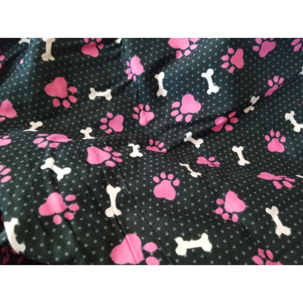 Material  Black Paw Prints Bones Dots   42" x 36"   Flannel 1 Yrd Craft Clothing  Joann