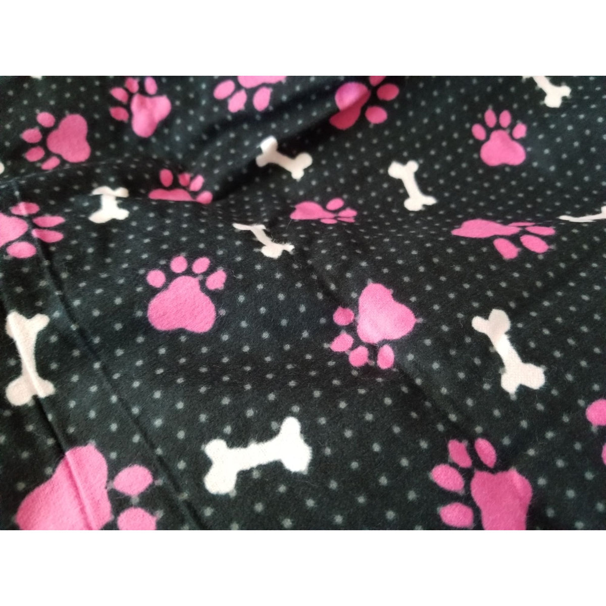 Material  Black Paw Prints Bones Dots   42" x 36"   Flannel 1 Yrd Craft Clothing  Joann