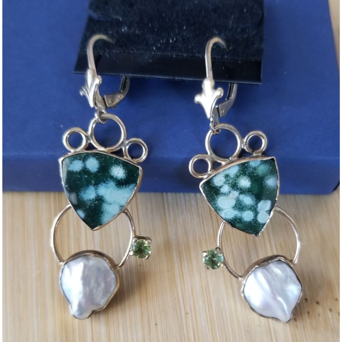 Earrings Gold  3 Stones Baroque Pearl Periodot Malakite  8.3  Gr 37 ct  Gold 50 mm  x 18  mm  Stone 1 0 mm x 5 mm
