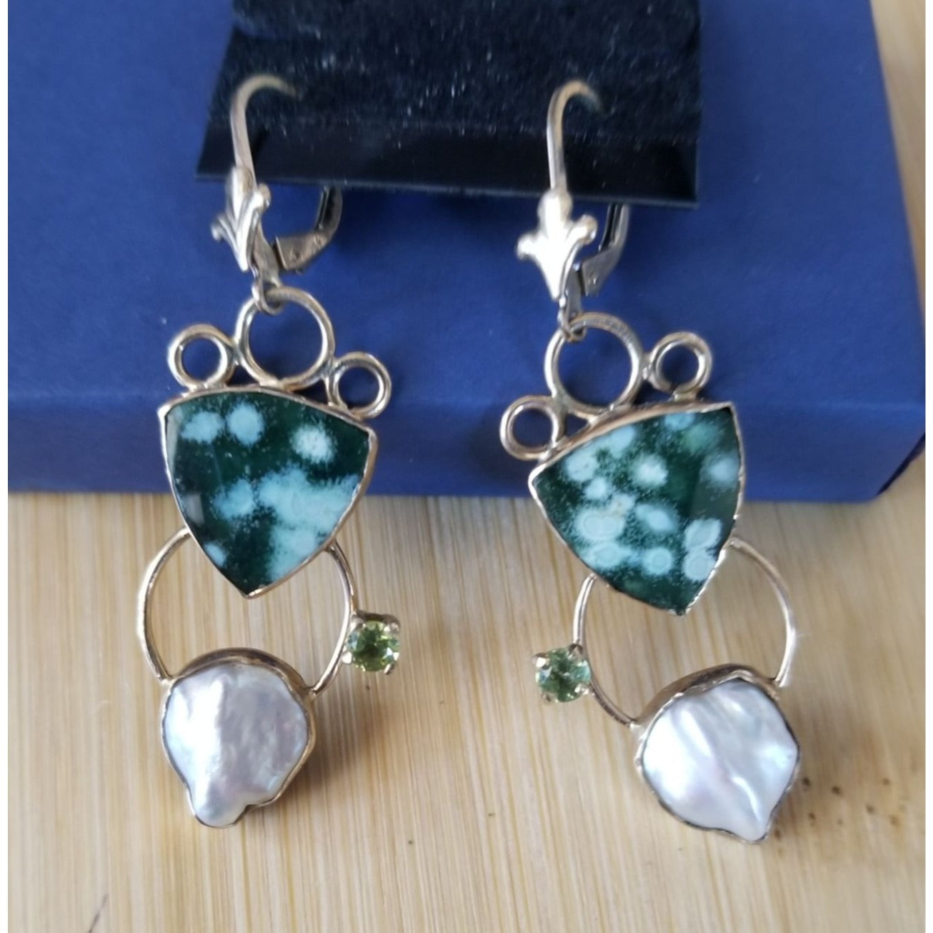 Earrings Gold  3 Stones Baroque Pearl Periodot Malakite  8.3  Gr 37 ct  Gold 50 mm  x 18  mm  Stone 1 0 mm x 5 mm