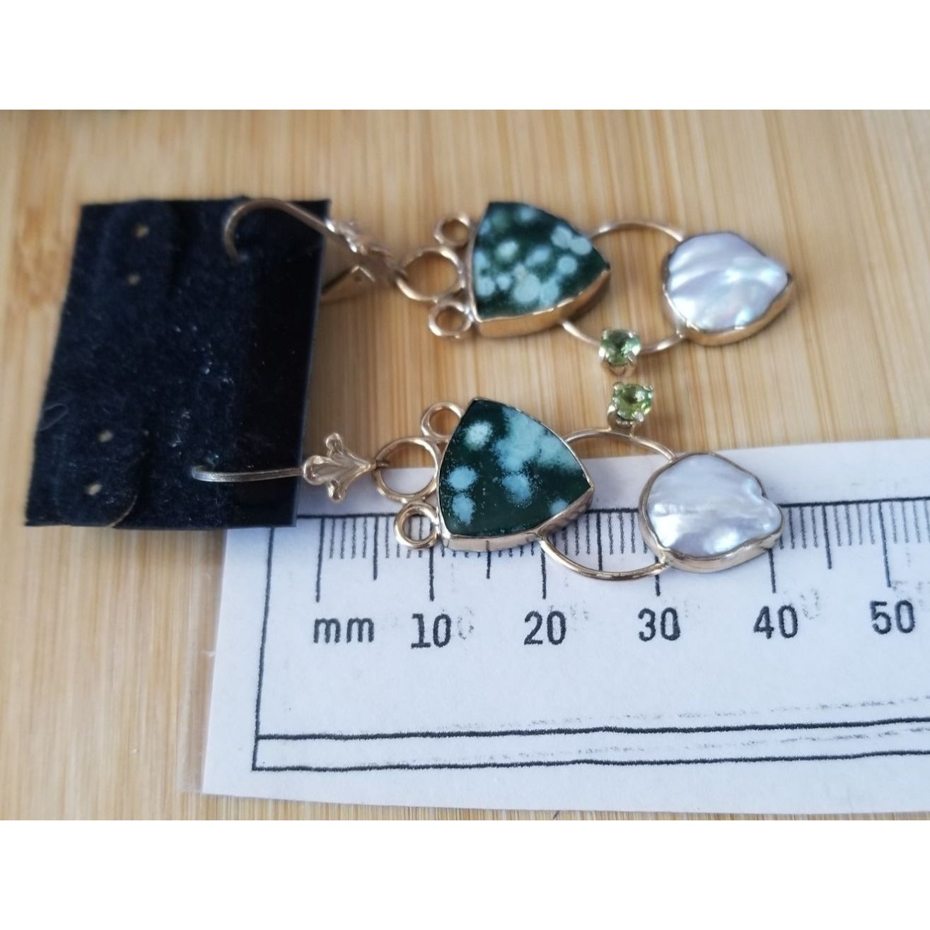 Earrings Gold  3 Stones Baroque Pearl Periodot Malakite  8.3  Gr 37 ct  Gold 50 mm  x 18  mm  Stone 1 0 mm x 5 mm
