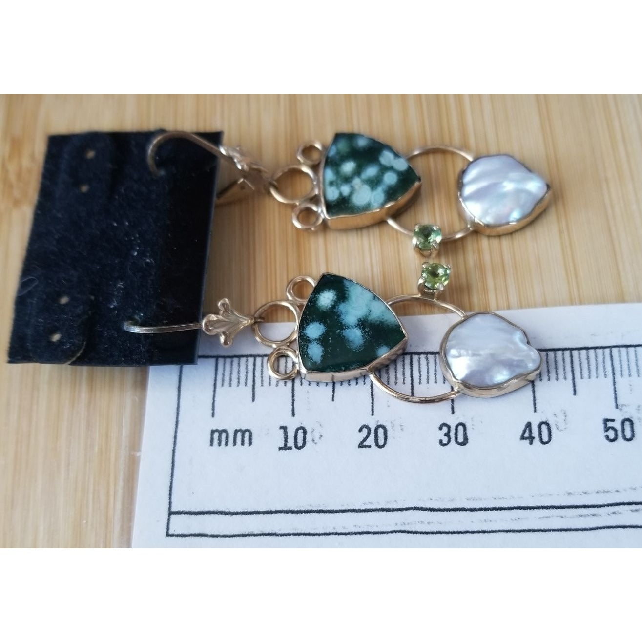 Earrings Gold  3 Stones Baroque Pearl Periodot Malakite  8.3  Gr 37 ct  Gold 50 mm  x 18  mm  Stone 1 0 mm x 5 mm