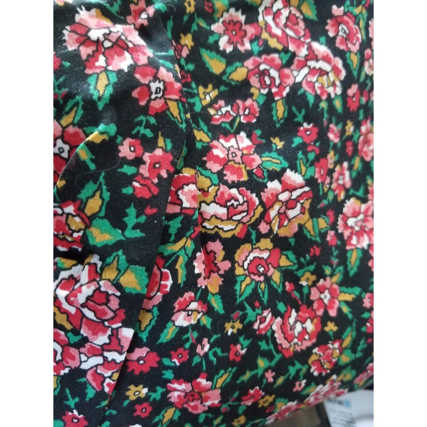 Material Black White Red Pink  Green Leaves Cotton Flowers Red White 48 " x 36"
