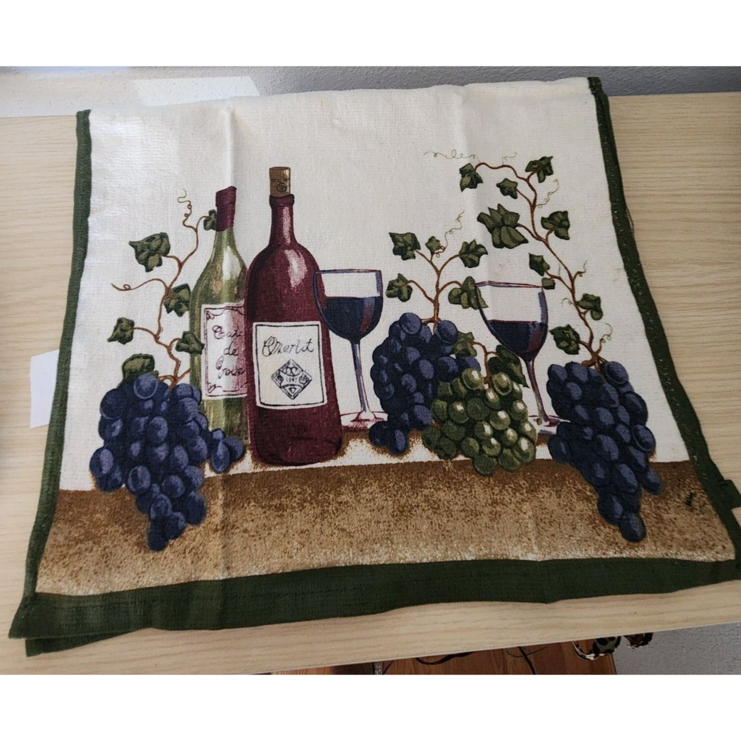 Kitchen Towel 5 Piece Set Green Wine  2 Towels,  2 Pot Holders, 1 Oven Mitt