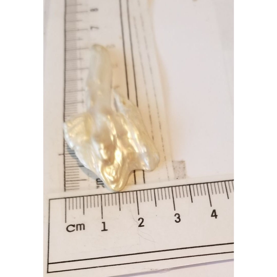 Loose Baroque Arrow Freshwater Keshi 25.5 ct  5.1 gr  6 cm  x 3 .5 cm