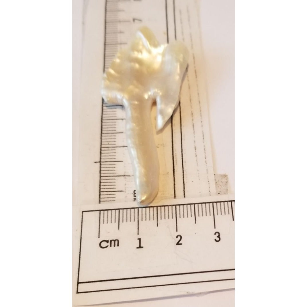 Loose Baroque Arrow Freshwater Keshi 25.5 ct  5.1 gr  6 cm  x 3 .5 cm