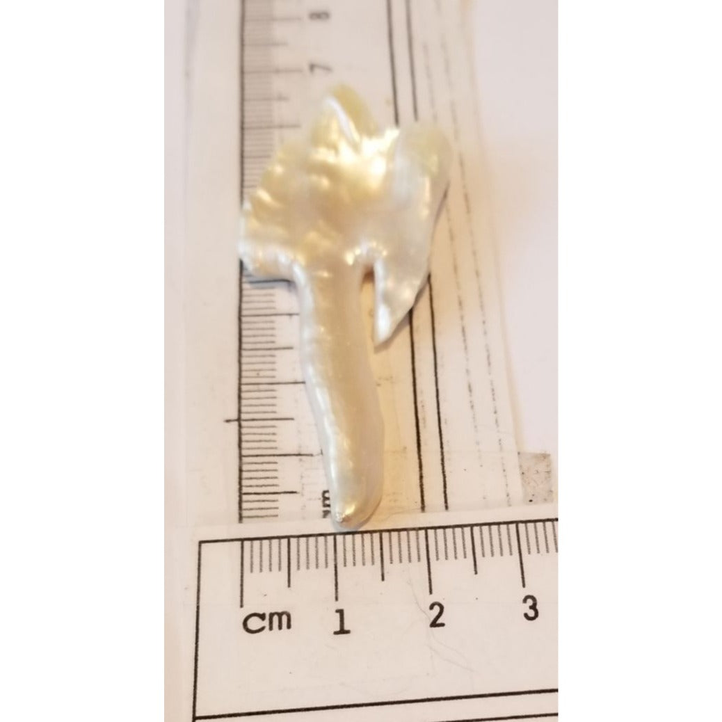 Loose Baroque Arrow Freshwater Keshi 25.5 ct  5.1 gr  6 cm  x 3 .5 cm