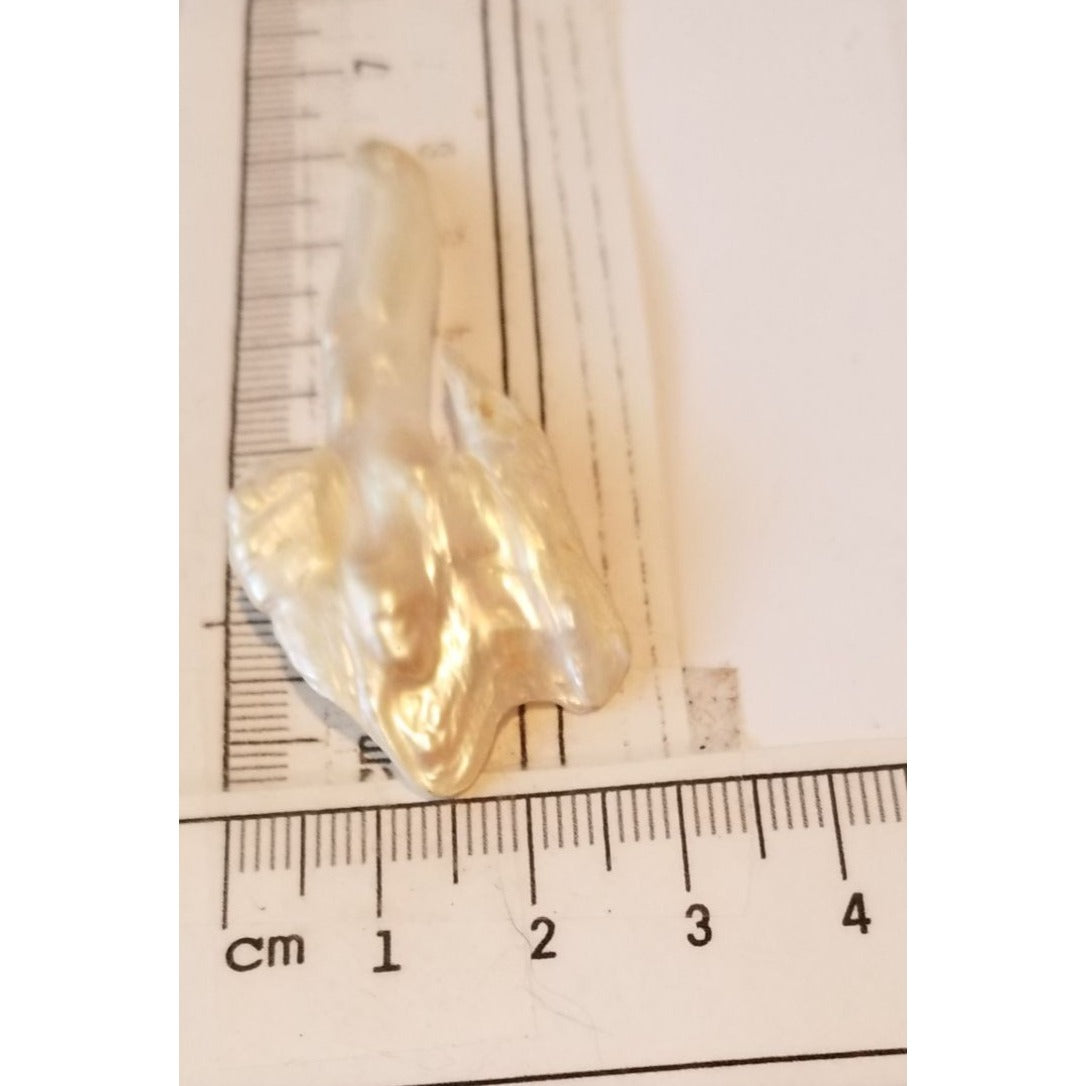 Loose Baroque Arrow Freshwater Keshi 25.5 ct  5.1 gr  6 cm  x 3 .5 cm