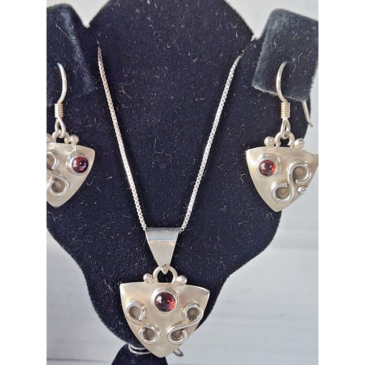 Jewelry Necklace Earrings Set Round Garnet 16" Silver Chain weight 9.1 Gr