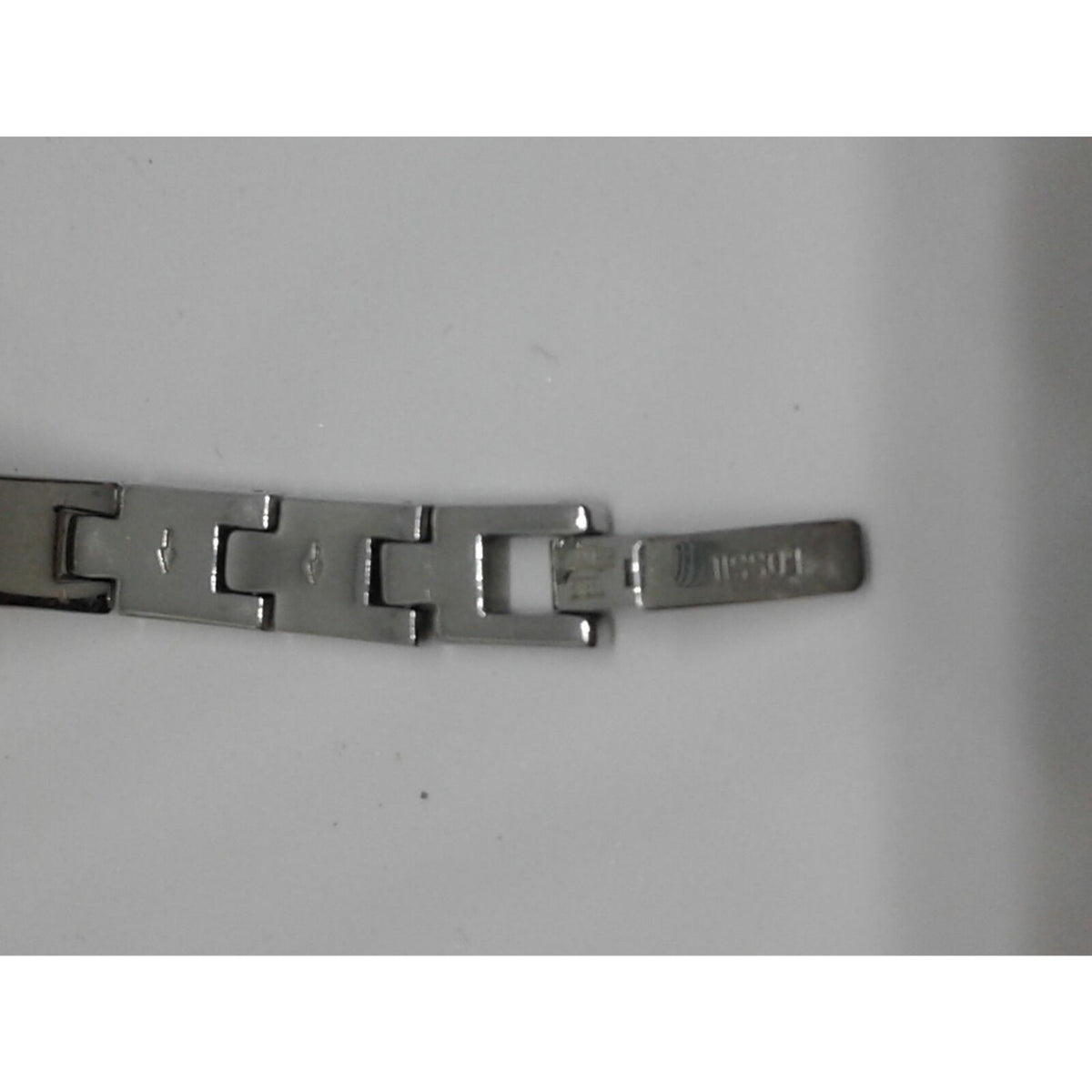 Watches set of 3 For Parts 2 Fossil  1 Silver 1 Gold Color and 1 Lei Round Face