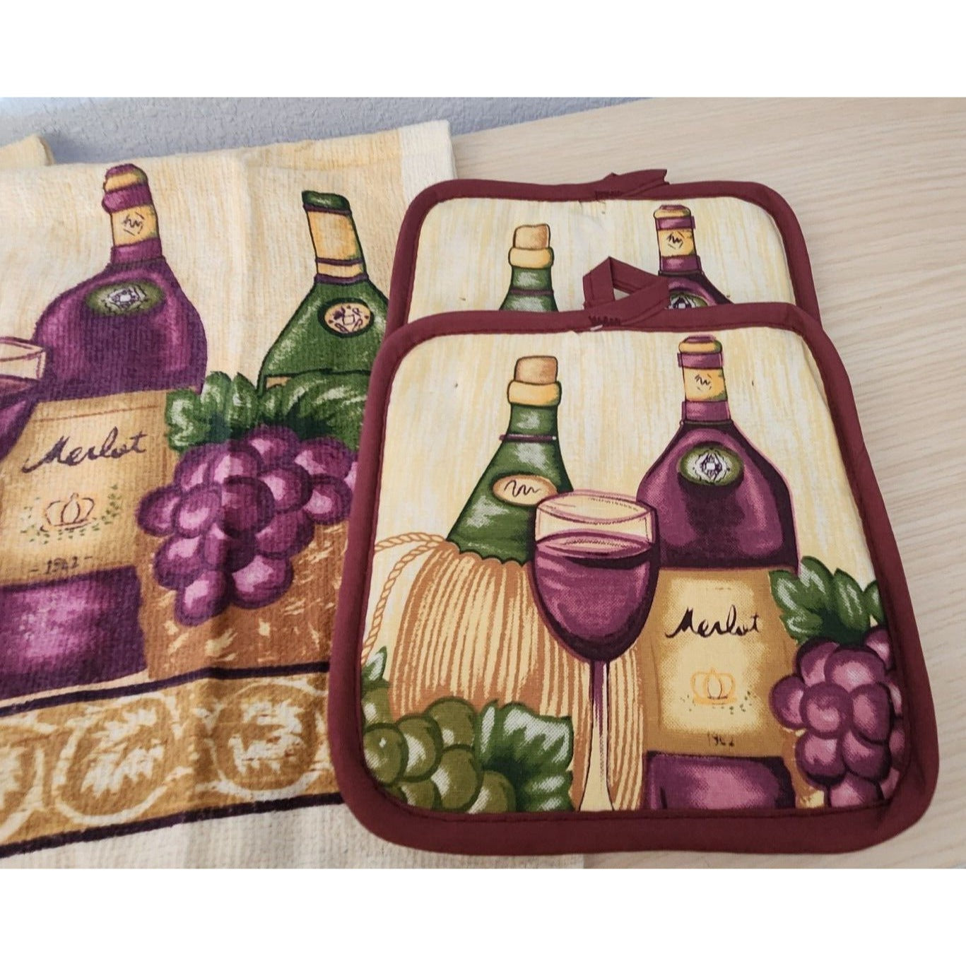 Kitchen Towel 5 Piece Set Merlot 2   2 Towels  2 Pot Holders, 1 Oven Mitt