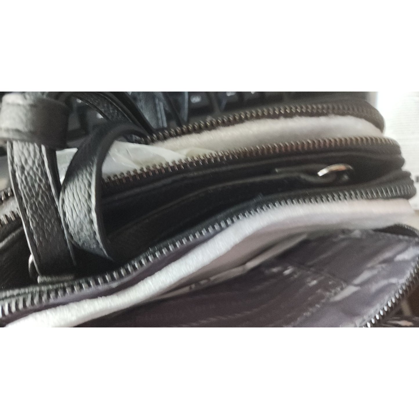 Purse Bag Simply Vera Wang Black Crossbody 50" Strap 8" x 5" x  3"    2 Zip Sections Card slots Pocket
