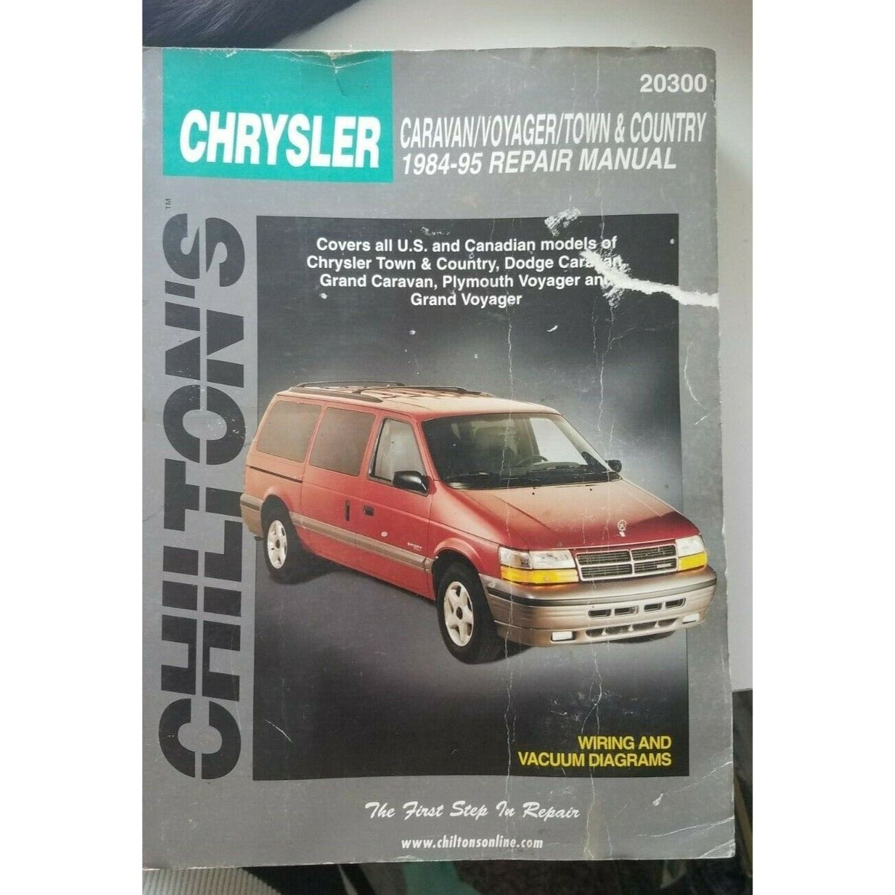 Book 1984 - 95  Chilton's Chrysler Caravan Voyager Town & Country  Repair Manual