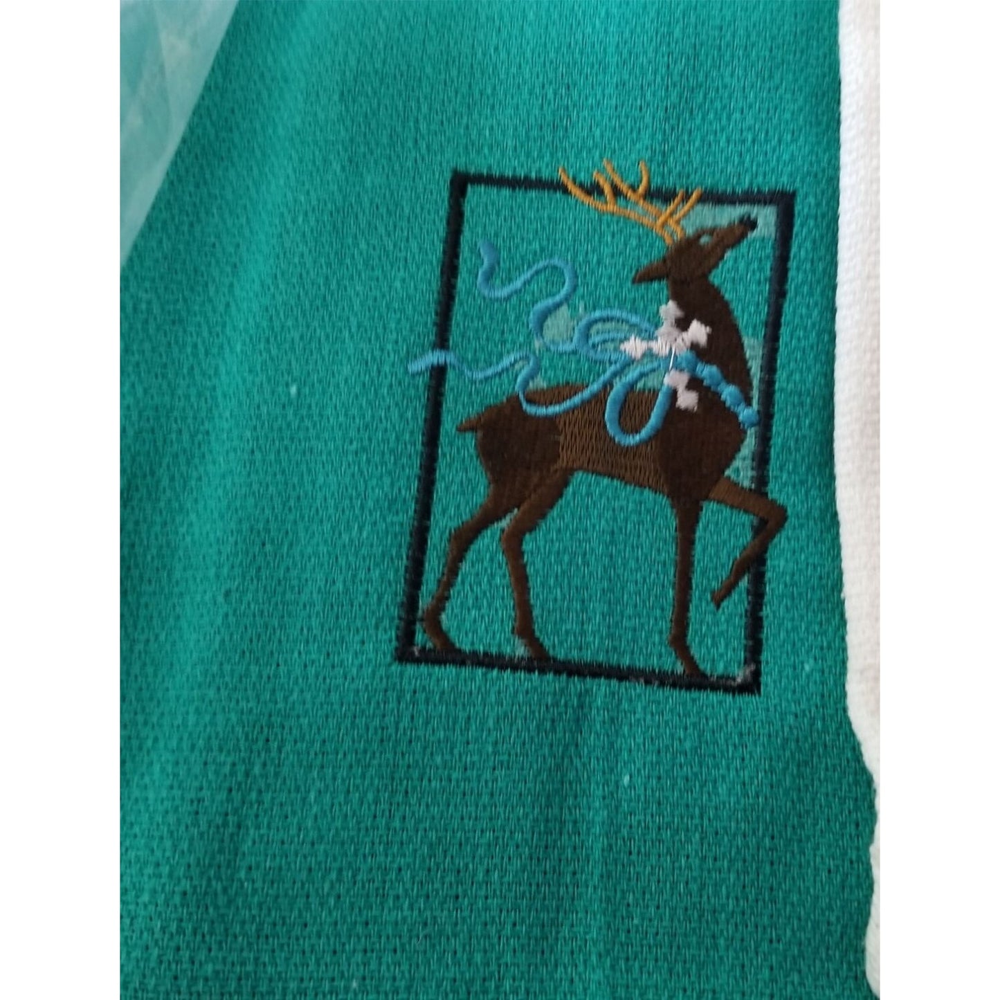 Kitchen Towel Embroidered 100%  Set 3 Cotton 2 Green 1 White  Holiday Reindeer Sleigh 15 x 21