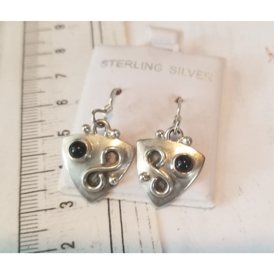Earrings Silver Garnet  4.1 Gr  20 ct  2 cm  x 2 cm  Triangle 0.5 cm Silver
