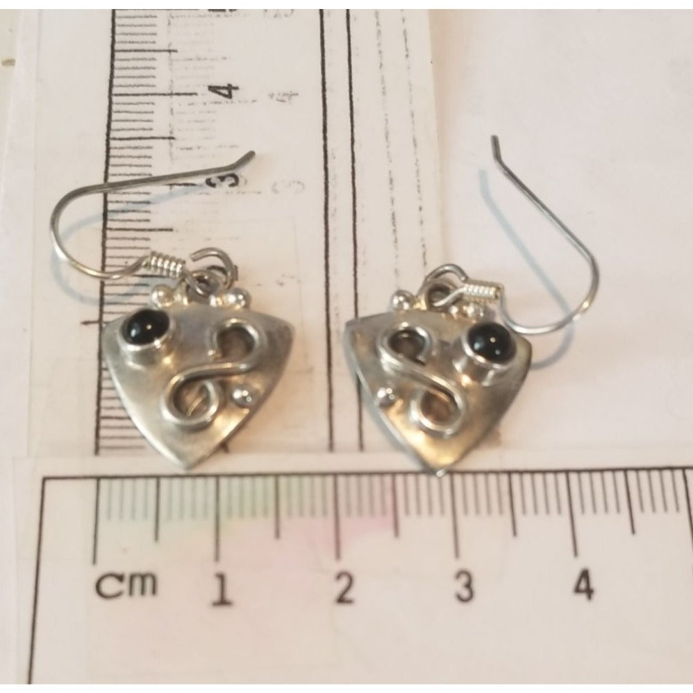 Earrings Silver Garnet  4.1 Gr  20 ct  2 cm  x 2 cm  Triangle 0.5 cm Silver