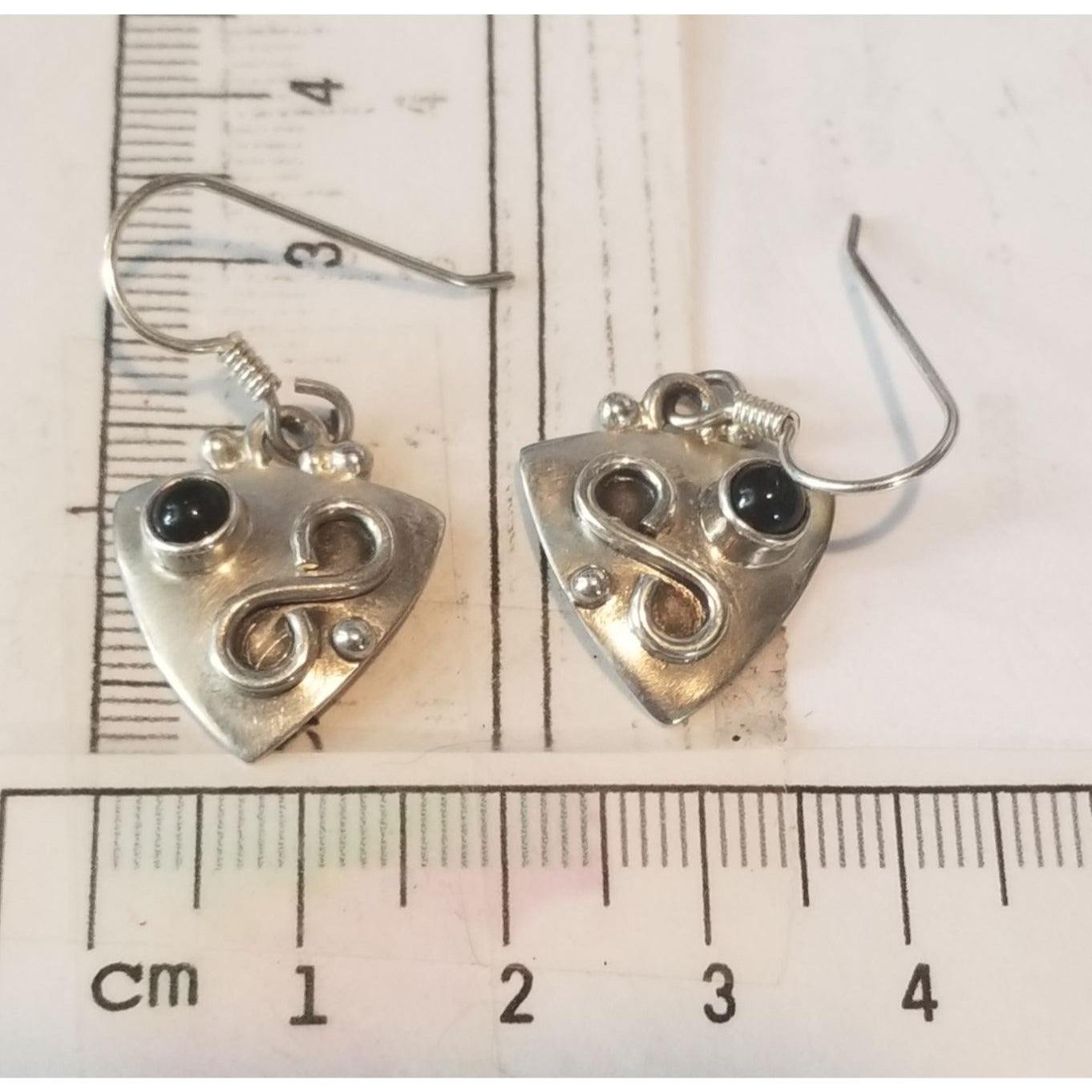 Earrings Silver Garnet  4.1 Gr  20 ct  2 cm  x 2 cm  Triangle 0.5 cm Silver