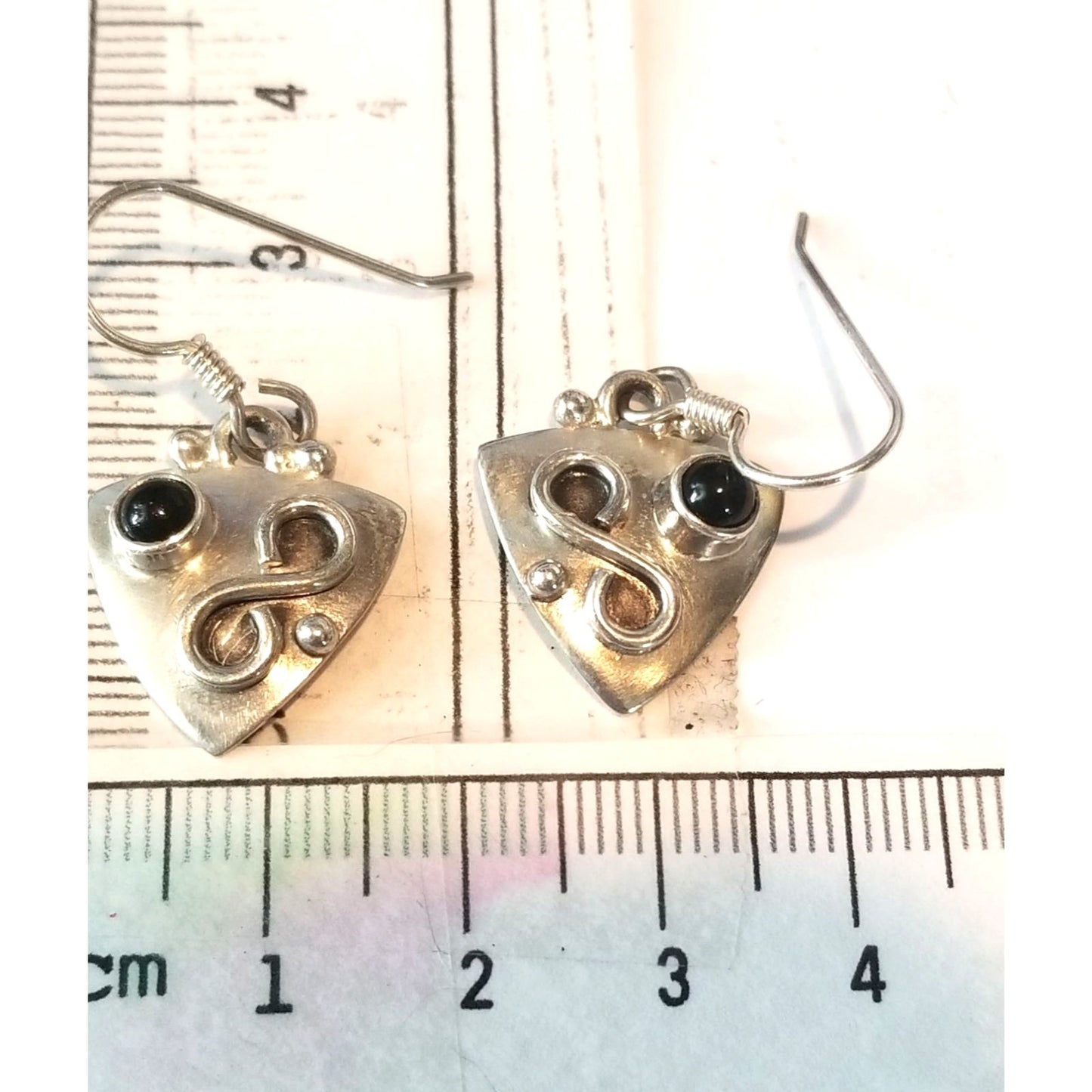 Earrings Silver Garnet  4.1 Gr  20 ct  2 cm  x 2 cm  Triangle 0.5 cm Silver