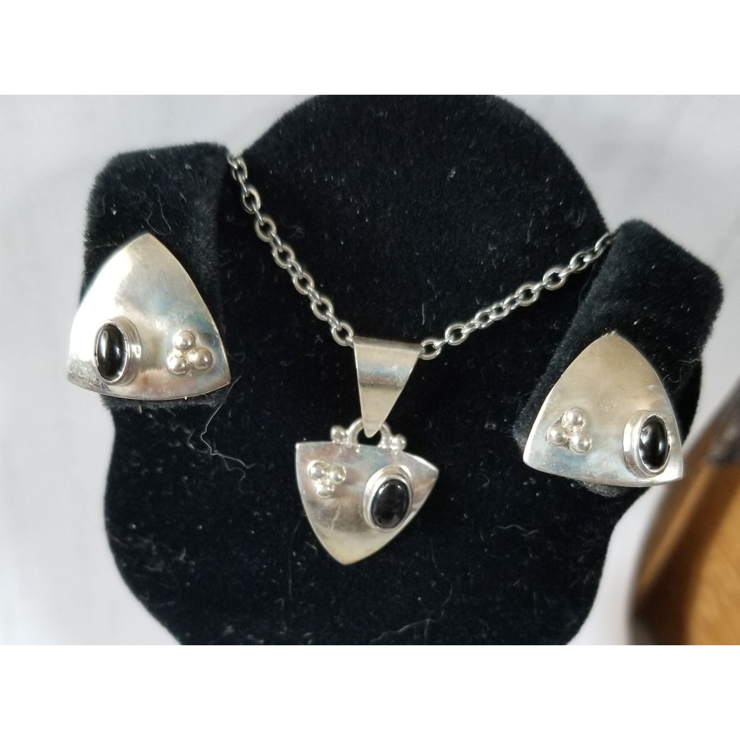 3 Pcs Onyx Earrings Necklace Silver  7.8 gr 39 ct 0.5 x 1 cm 1.5 cm  x 2 cm  16" chain