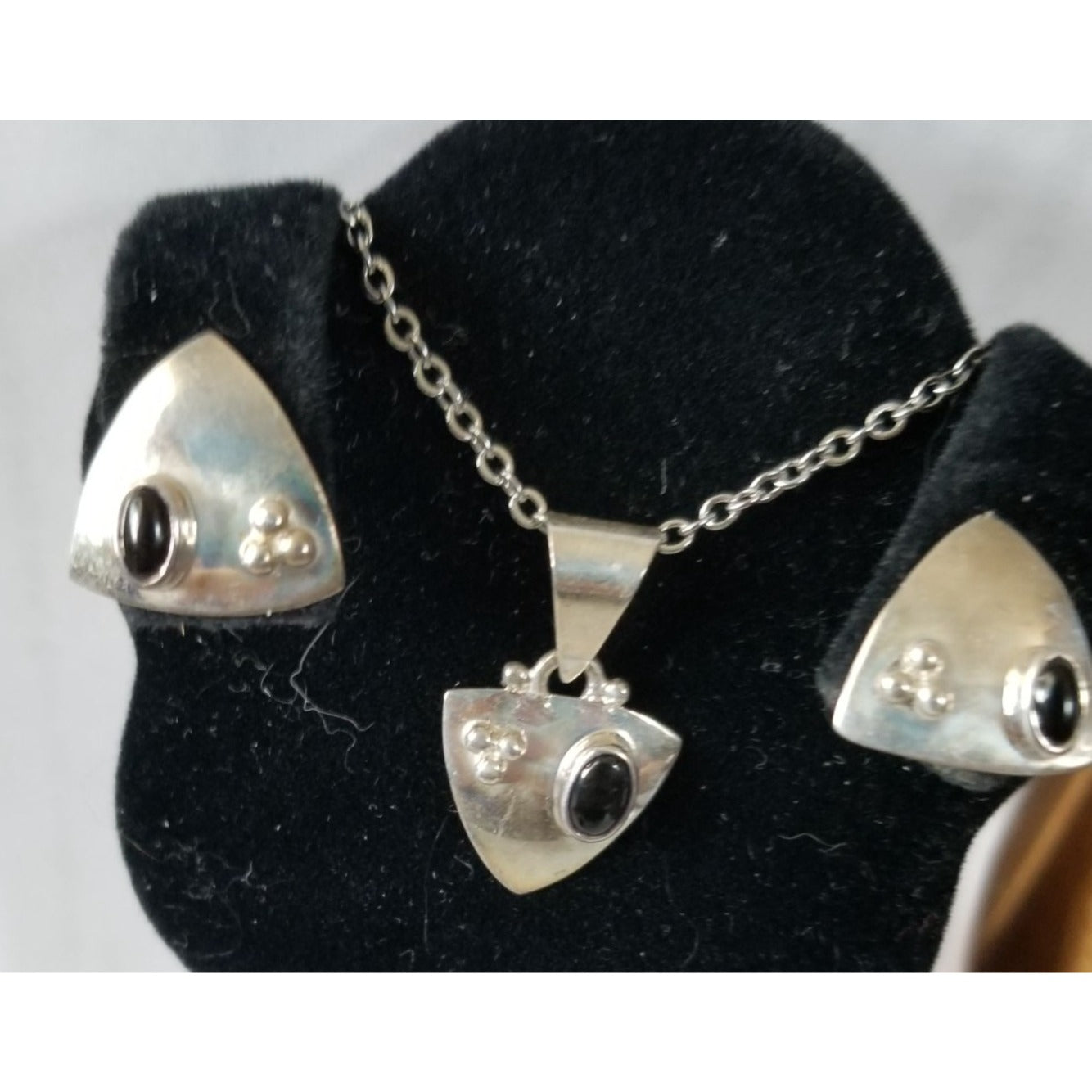 3 Pcs Onyx Earrings Necklace Silver  7.8 gr 39 ct 0.5 x 1 cm 1.5 cm  x 2 cm  16" chain