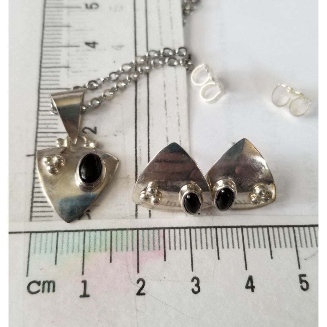 3 Pcs Onyx Earrings Necklace Silver  7.8 gr 39 ct 0.5 x 1 cm 1.5 cm  x 2 cm  16" chain