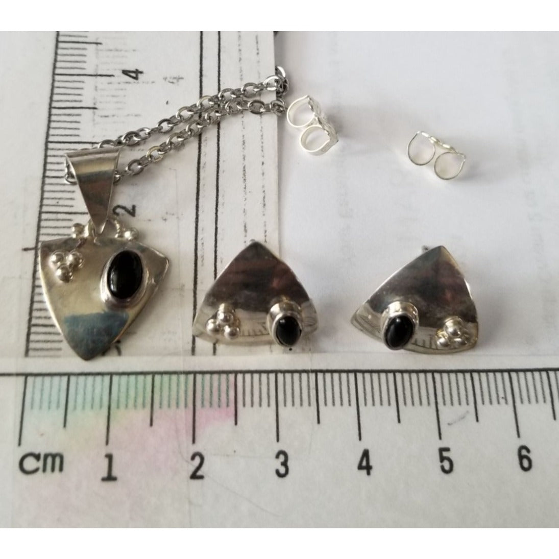 3 Pcs Onyx Earrings Necklace Silver  7.8 gr 39 ct 0.5 x 1 cm 1.5 cm  x 2 cm  16" chain
