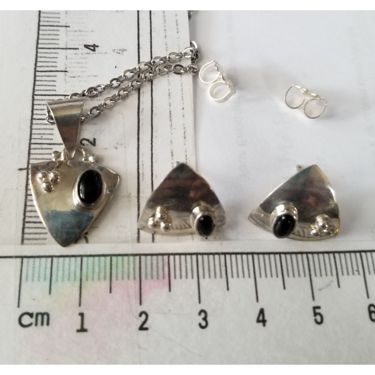 3 Pcs Onyx Earrings Necklace Silver  7.8 gr 39 ct 0.5 x 1 cm 1.5 cm  x 2 cm  16" chain