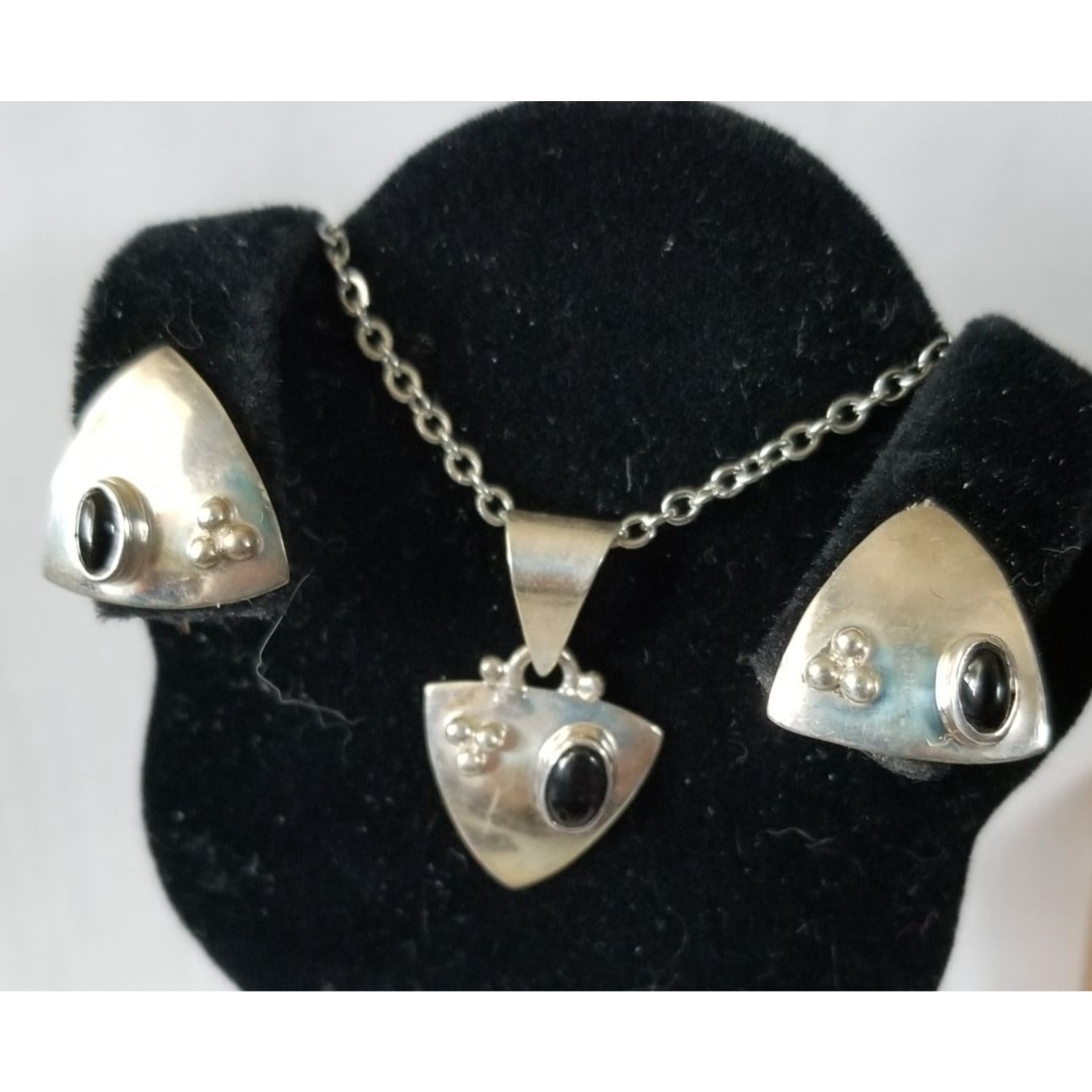 3 Pcs Onyx Earrings Necklace Silver  7.8 gr 39 ct 0.5 x 1 cm 1.5 cm  x 2 cm  16" chain
