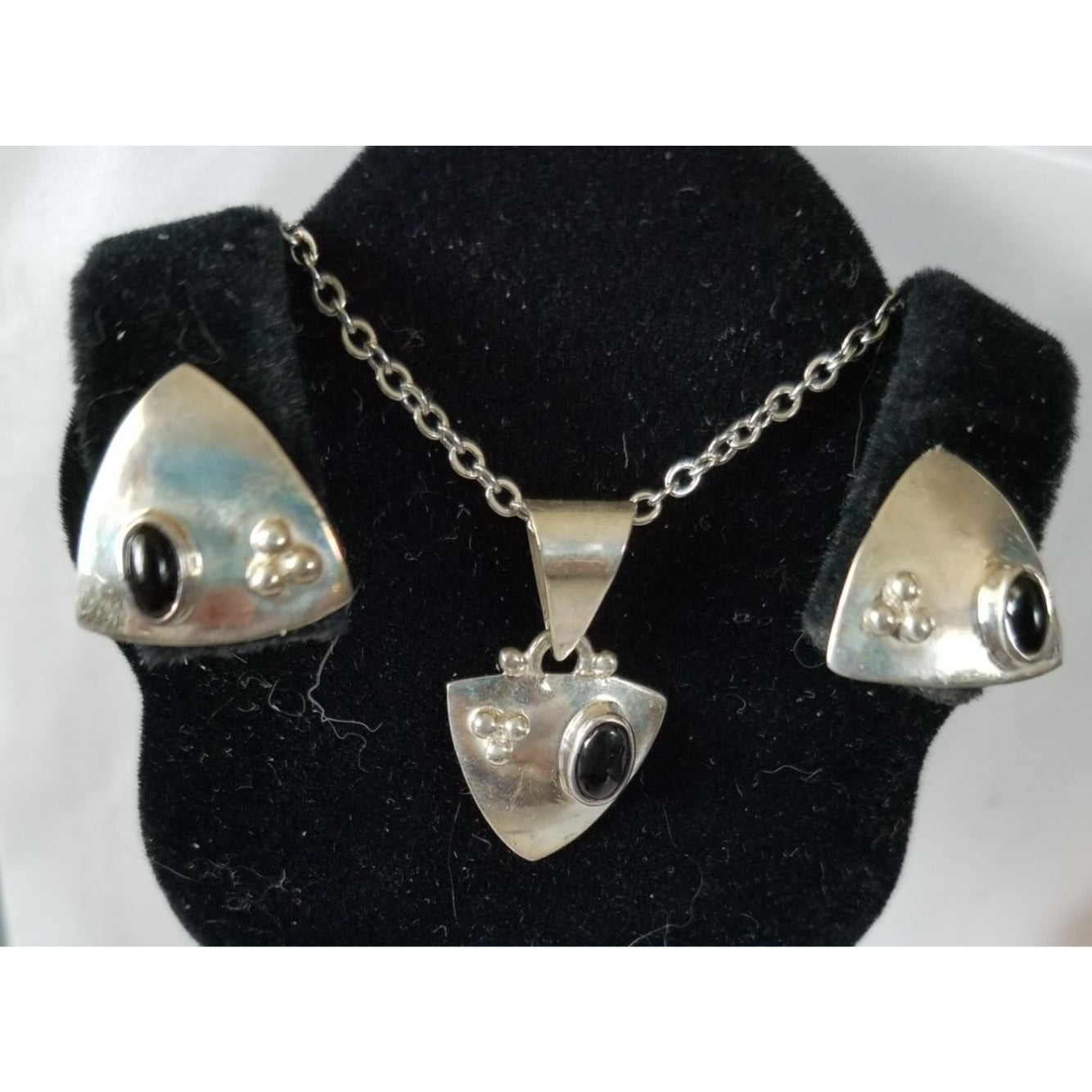3 Pcs Onyx Earrings Necklace Silver  7.8 gr 39 ct 0.5 x 1 cm 1.5 cm  x 2 cm  16" chain