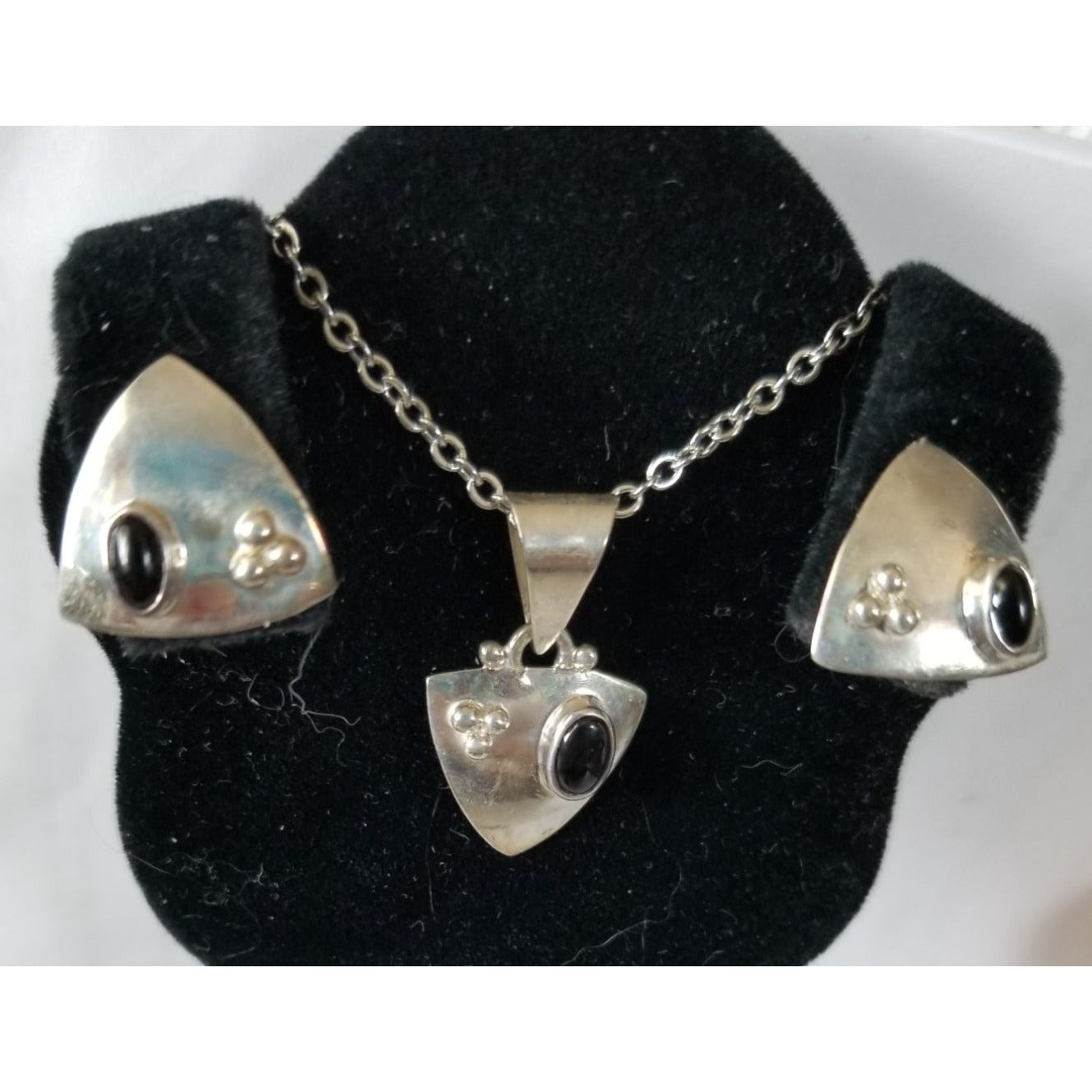 3 Pcs Onyx Earrings Necklace Silver  7.8 gr 39 ct 0.5 x 1 cm 1.5 cm  x 2 cm  16" chain