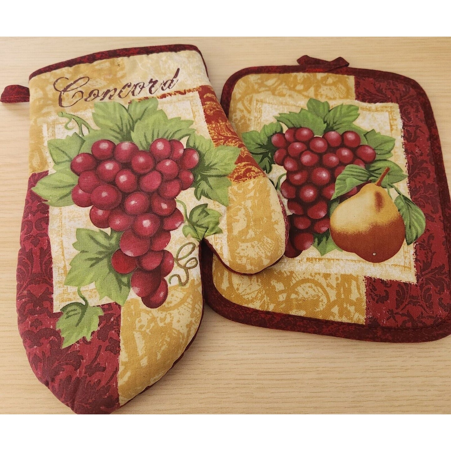 Kitchen Towel 2 Piece Set Concord Grape 1 Pot Holders, 1 Oven Mitt