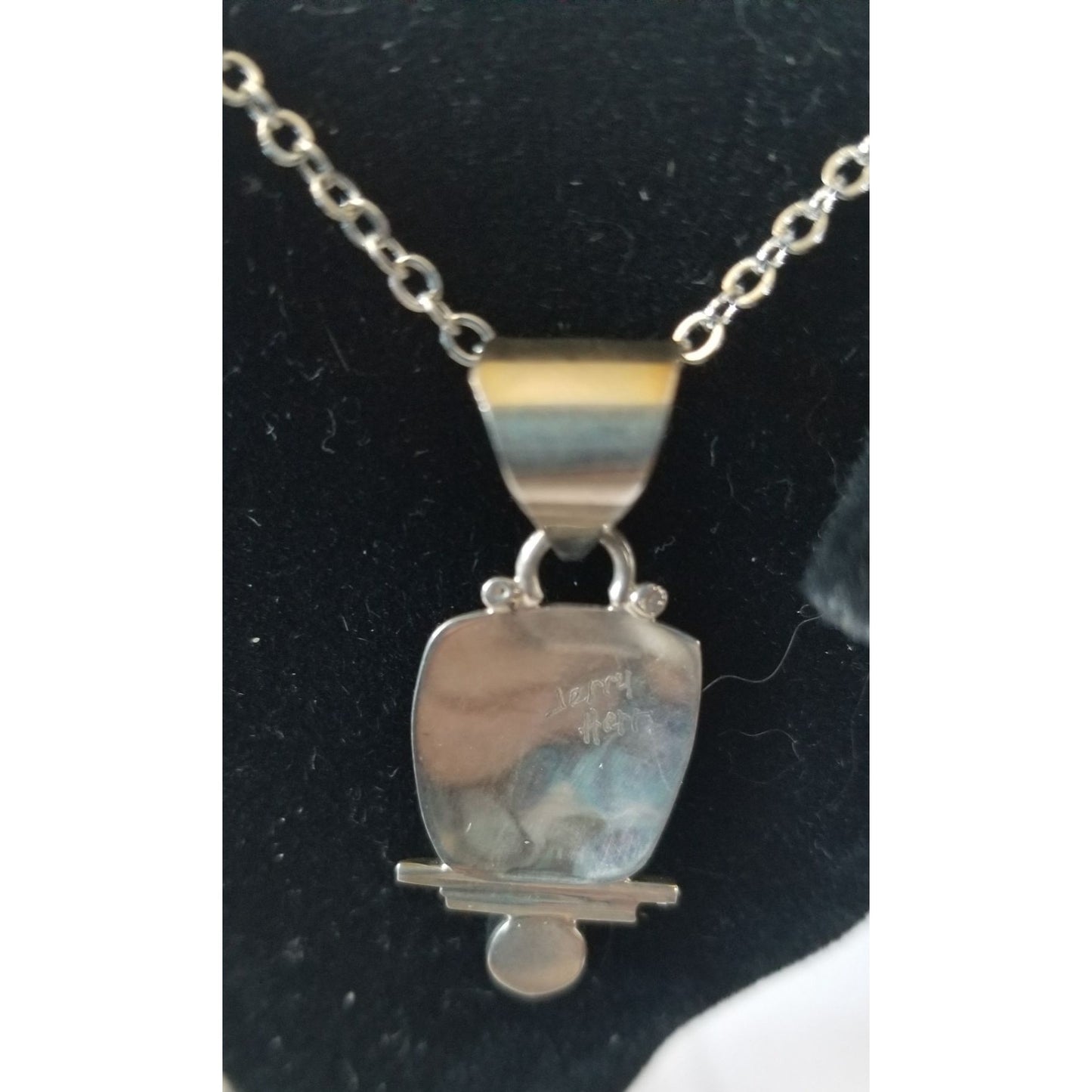 Necklace Silver Garnet  6.6  gr 33 ct  3.5 cm  x 0.5 cm  16" chain