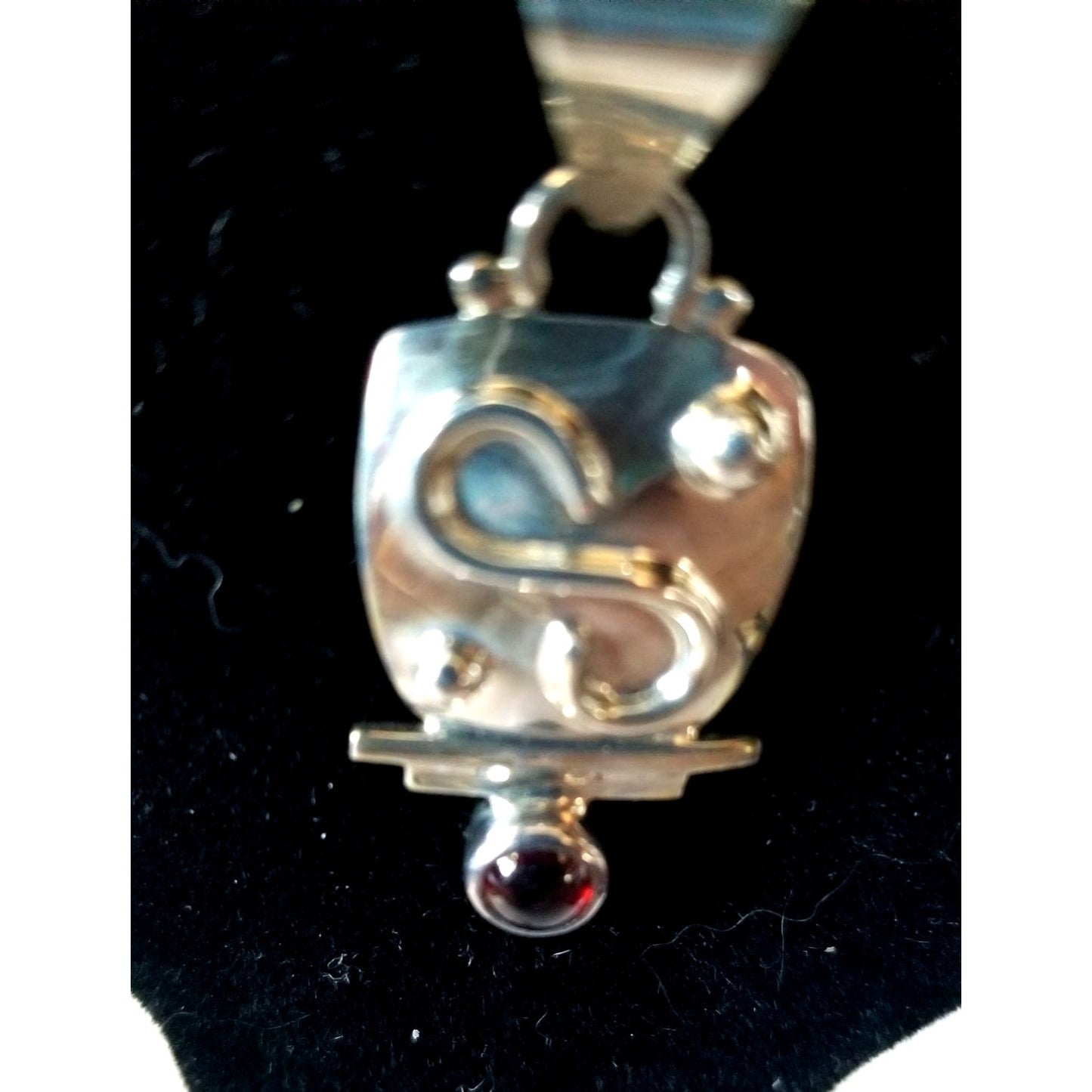 Necklace Silver Garnet  6.6  gr 33 ct  3.5 cm  x 0.5 cm  16" chain