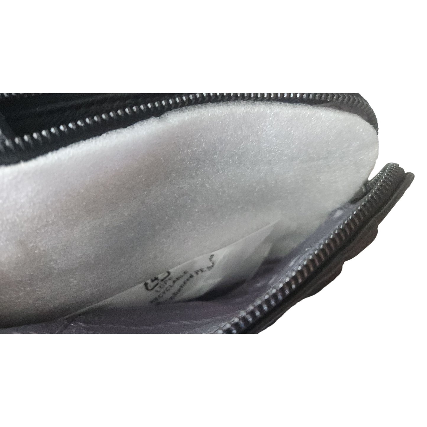 Purse Bag Simply Vera Wang Black Crossbody 50" Strap 8" x 5" x  3"    2 Zip Sections Card slots Pocket