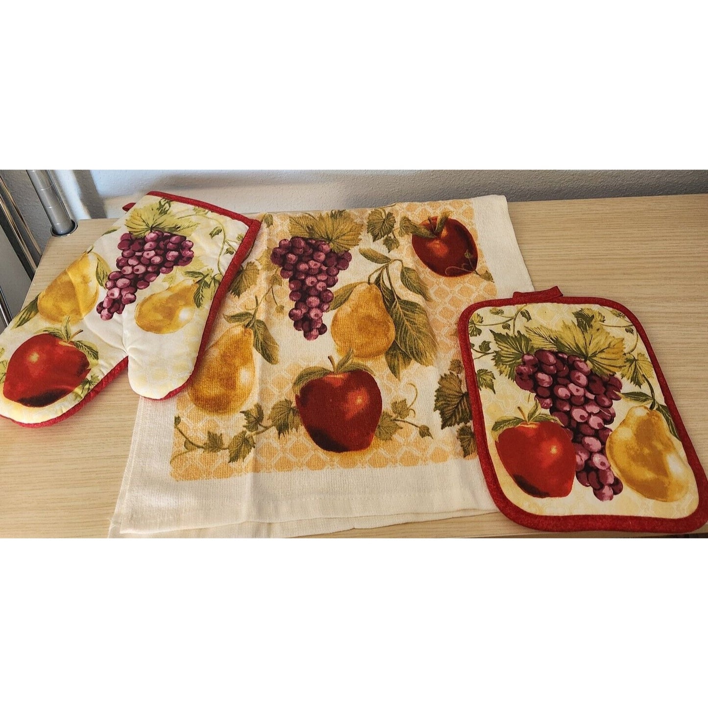 Kitchen Towel 4 Piece Set Fruit Grape 2 Towels 1 Pot Holders, 1 Oven Mitt