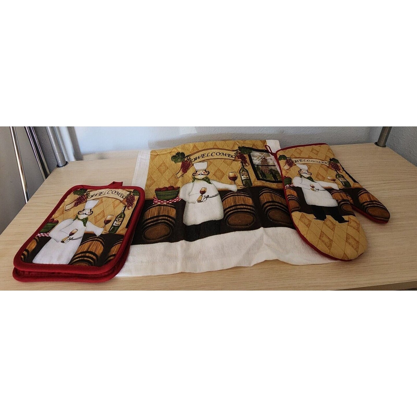 Kitchen Towel 5 Piece Set Welcome Chef   2 Towels  2 Pot Holders, 1 Oven Mitt