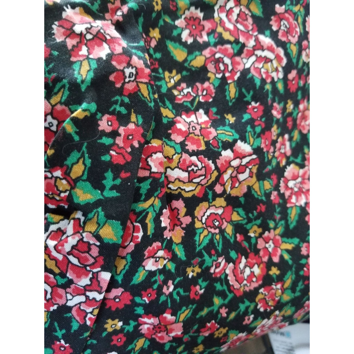 Material Black White Red Pink  Green Leaves Cotton Flowers Red White 48 " x 36"