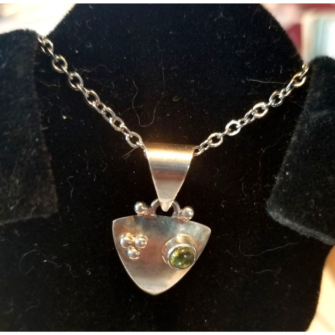 Necklace Silver Periot   4.4  gr 22 ct 2 cm  x 2.5 cm  14" chain