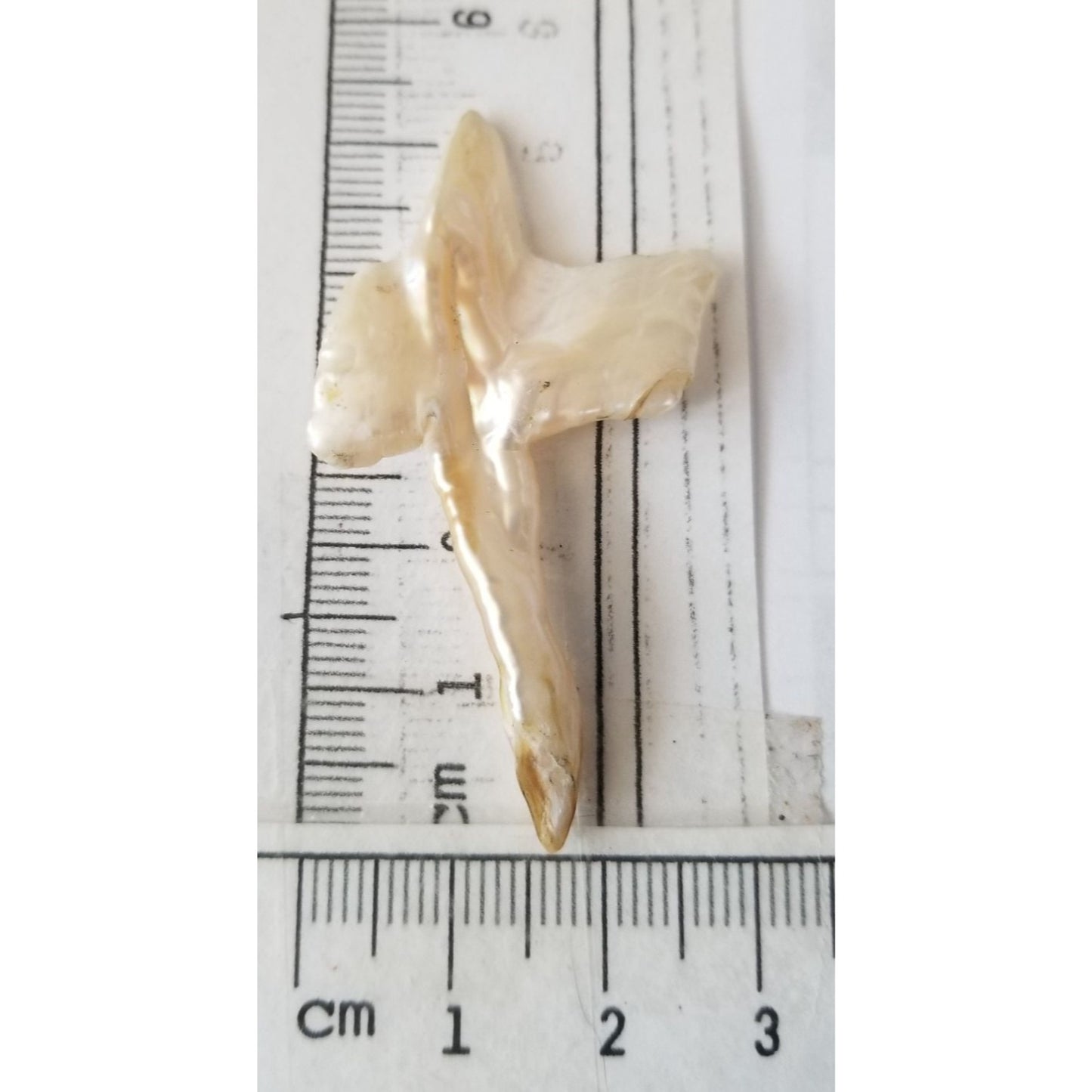 Loose Baroque Look like Big Sward   Freshwater Keshi 18 ct  3.7 gr  5.5  cm  x 3.5  cm