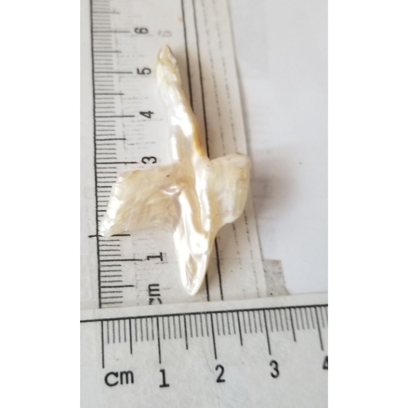 Loose Baroque Look like Big Sward   Freshwater Keshi 18 ct  3.7 gr  5.5  cm  x 3.5  cm