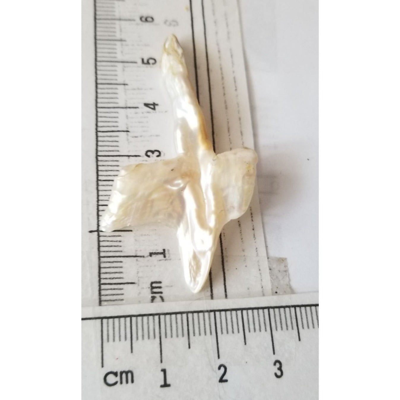 Loose Baroque Look like Big Sward   Freshwater Keshi 18 ct  3.7 gr  5.5  cm  x 3.5  cm