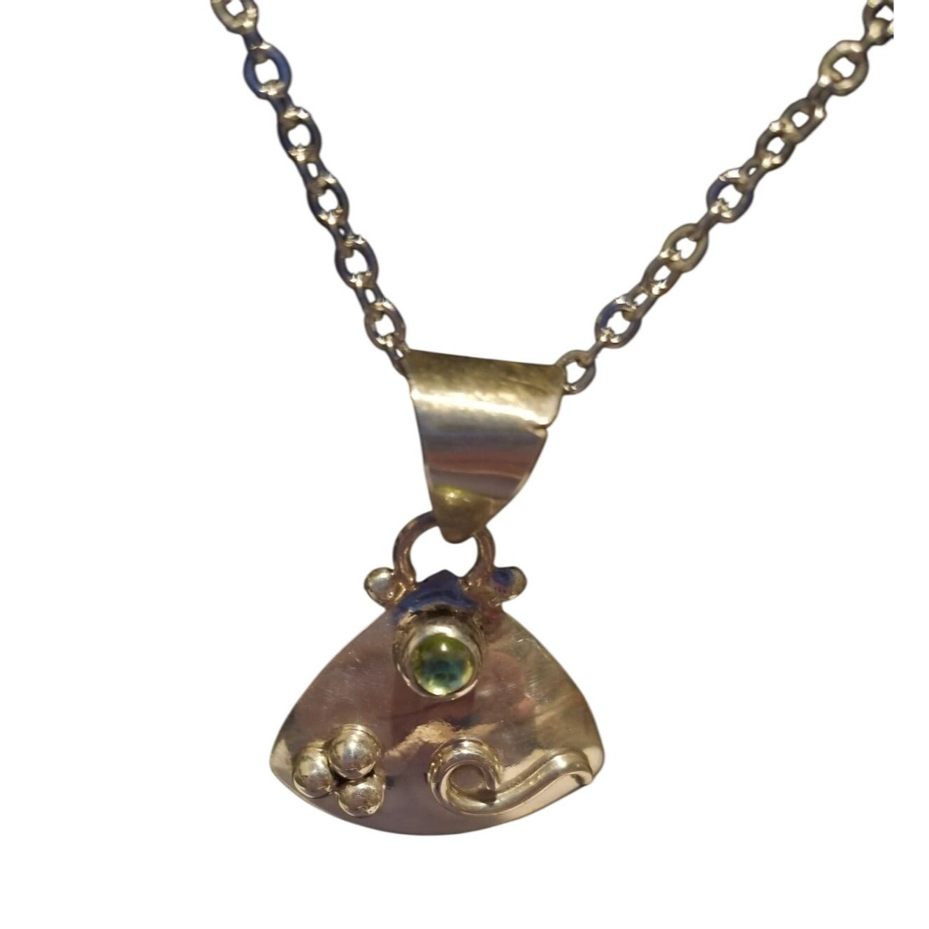 Necklace Silver Periot  Triangle  5.7  gr 28.5 ct  2.5 cm  x  3 cm  16" chain Green
