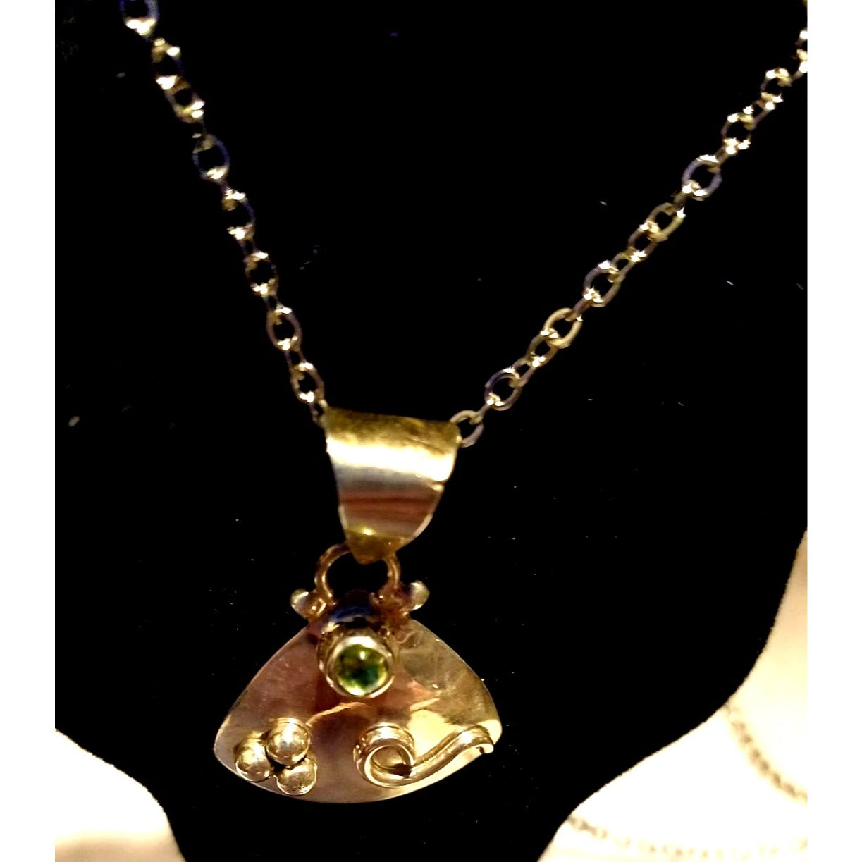 Necklace Silver Periot  Triangle  5.7  gr 28.5 ct  2.5 cm  x  3 cm  16" chain Green